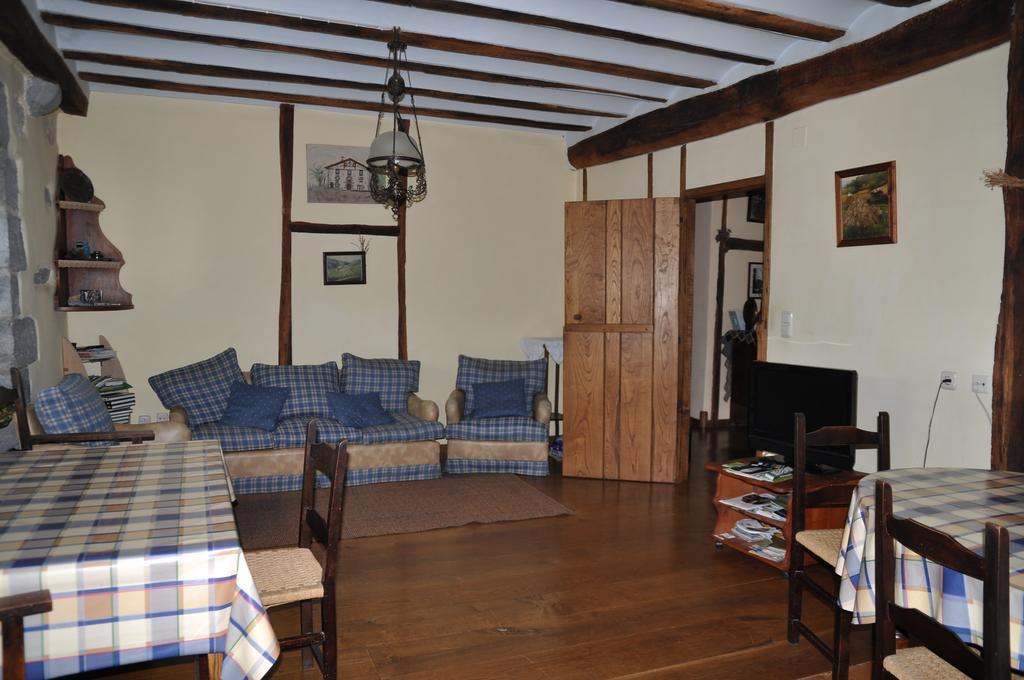 Etxeberri Landa Etxea Guest House Errezil Ruang foto