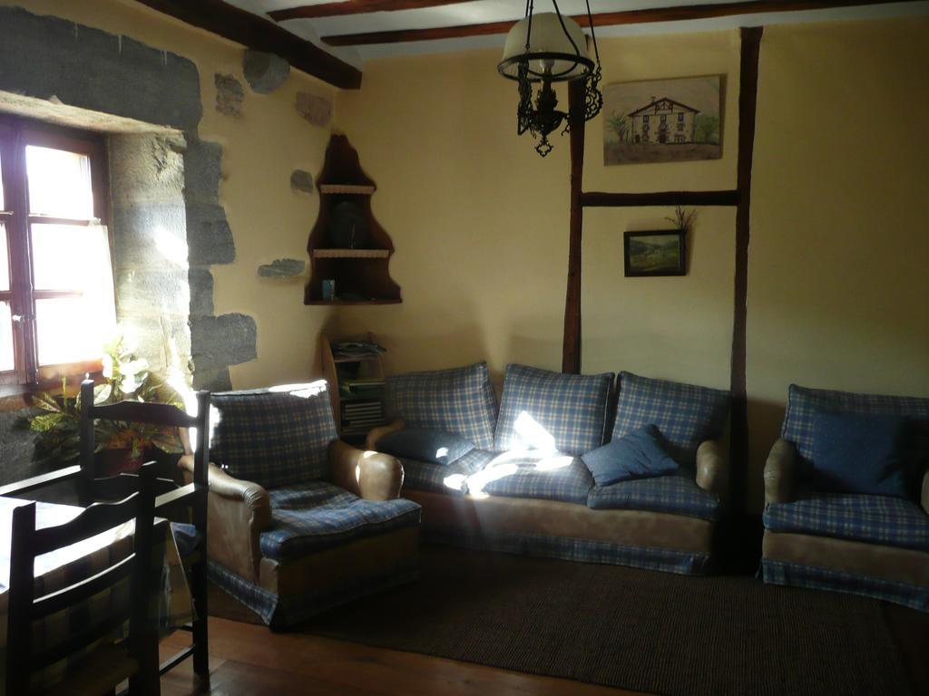 Etxeberri Landa Etxea Guest House Errezil Ruang foto